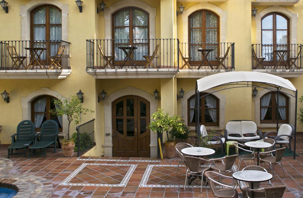 Hotel Restaurante La Masieta Creixell Εξωτερικό φωτογραφία